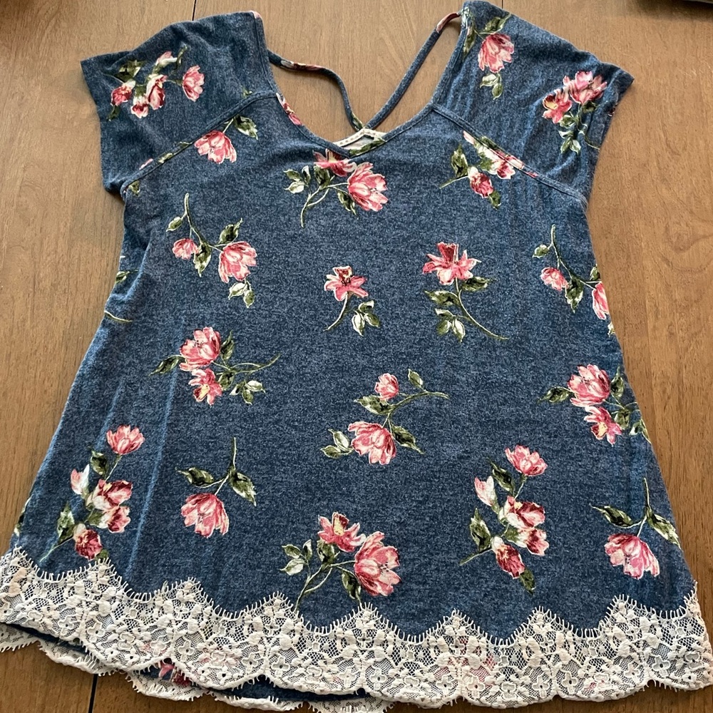 Flower and lace small shirt